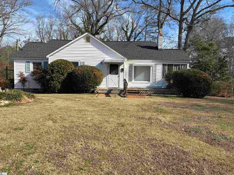 Photo of 308 Southview Drive, Laurens, SC 29360 (MLS # 1582270)