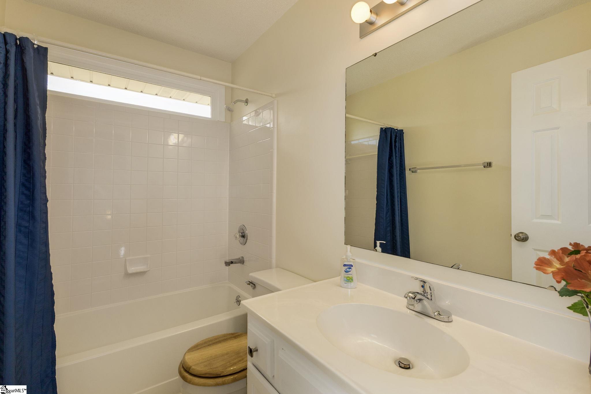 Mauldin, South Carolina 29662, United States, 4 Bedrooms Bedrooms, ,3 BathroomsBathrooms,Residential,Contingent,124871