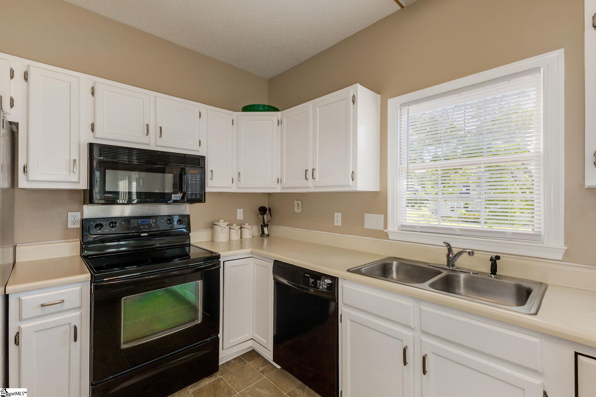 Mauldin, South Carolina 29662, United States, 4 Bedrooms Bedrooms, ,3 BathroomsBathrooms,Residential,Contingent,124871