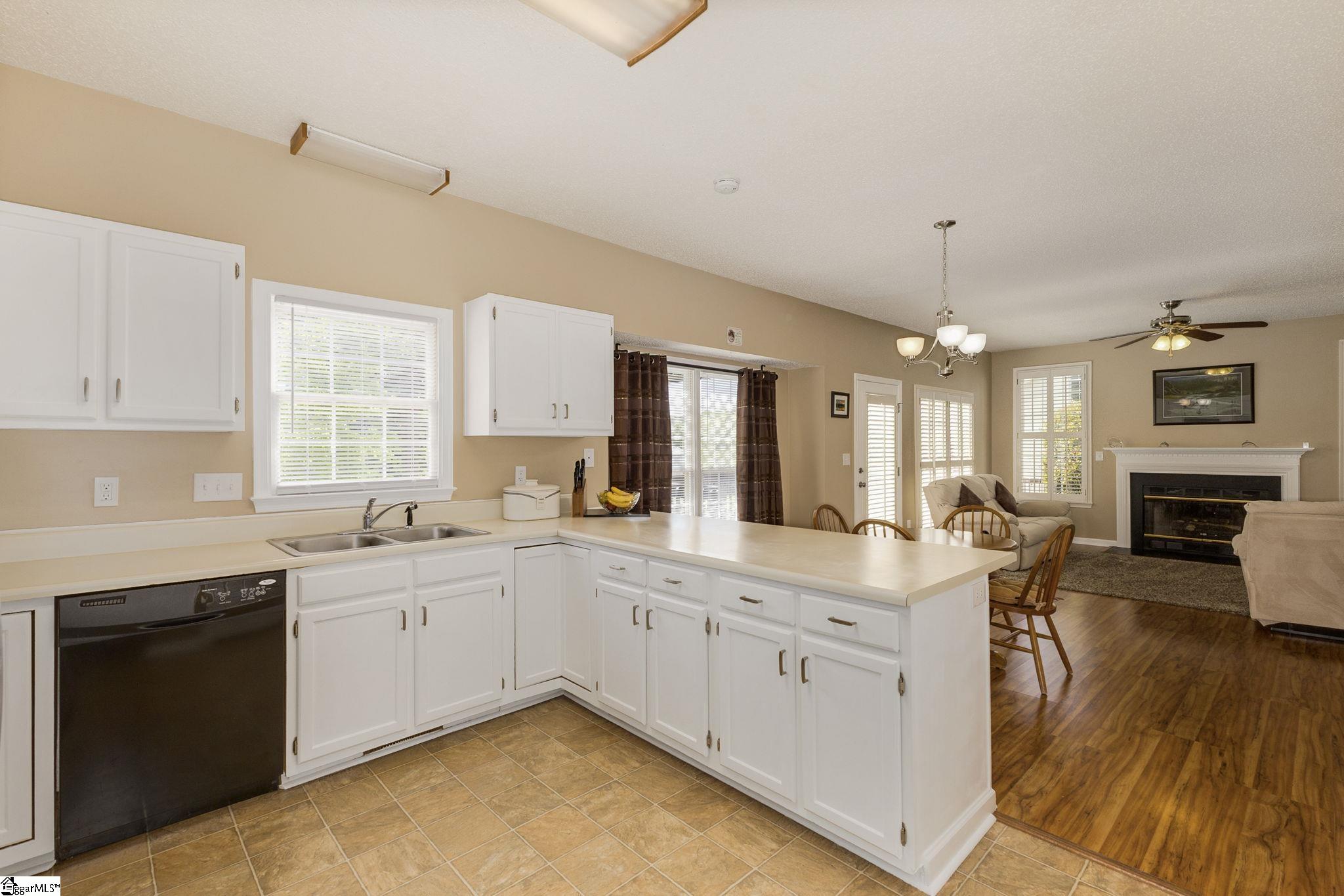 Mauldin, South Carolina 29662, United States, 4 Bedrooms Bedrooms, ,3 BathroomsBathrooms,Residential,Contingent,124871