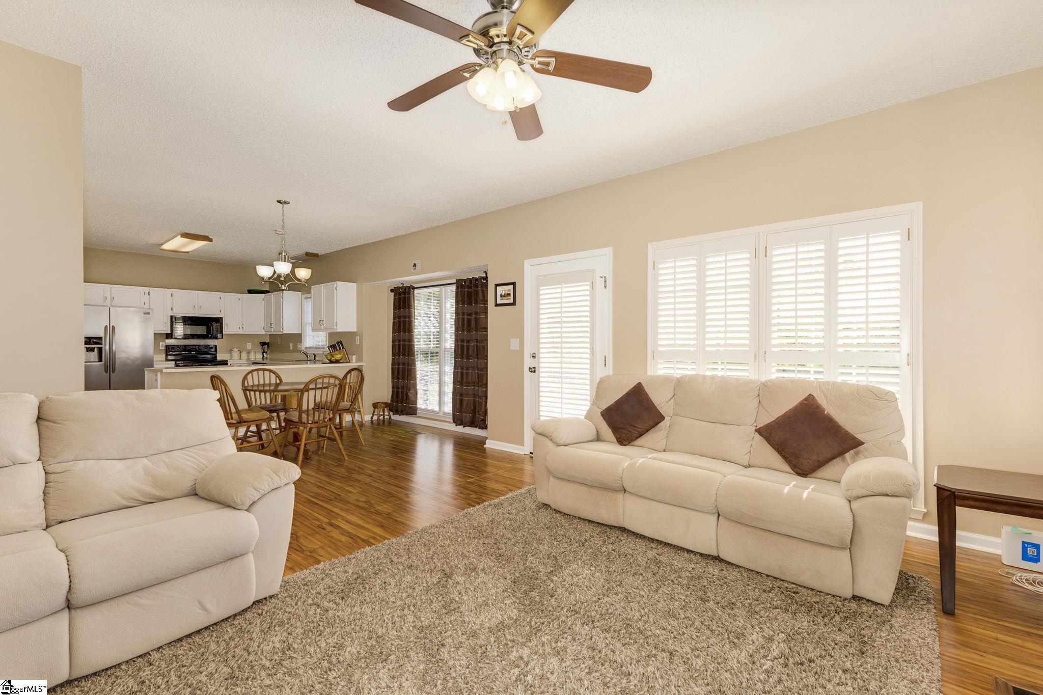 Mauldin, South Carolina 29662, United States, 4 Bedrooms Bedrooms, ,3 BathroomsBathrooms,Residential,Contingent,124871