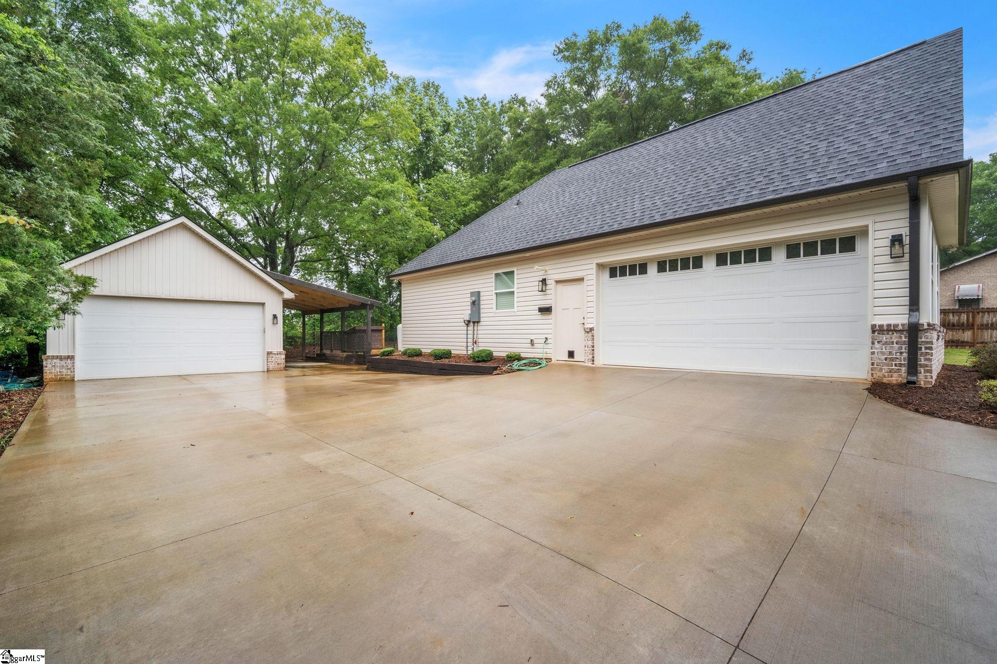 104 Woodland Lane