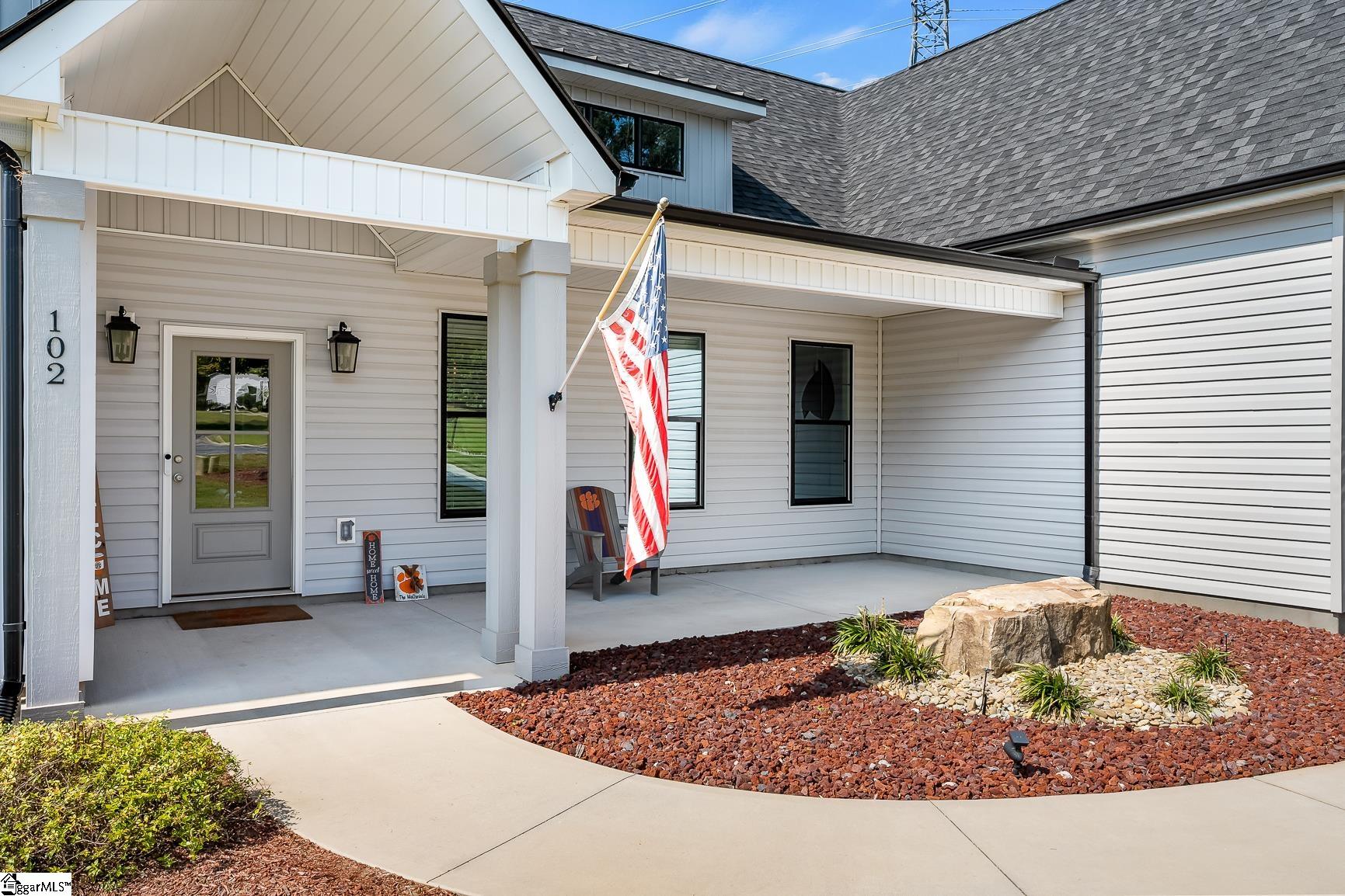 102 Stoneleigh Court