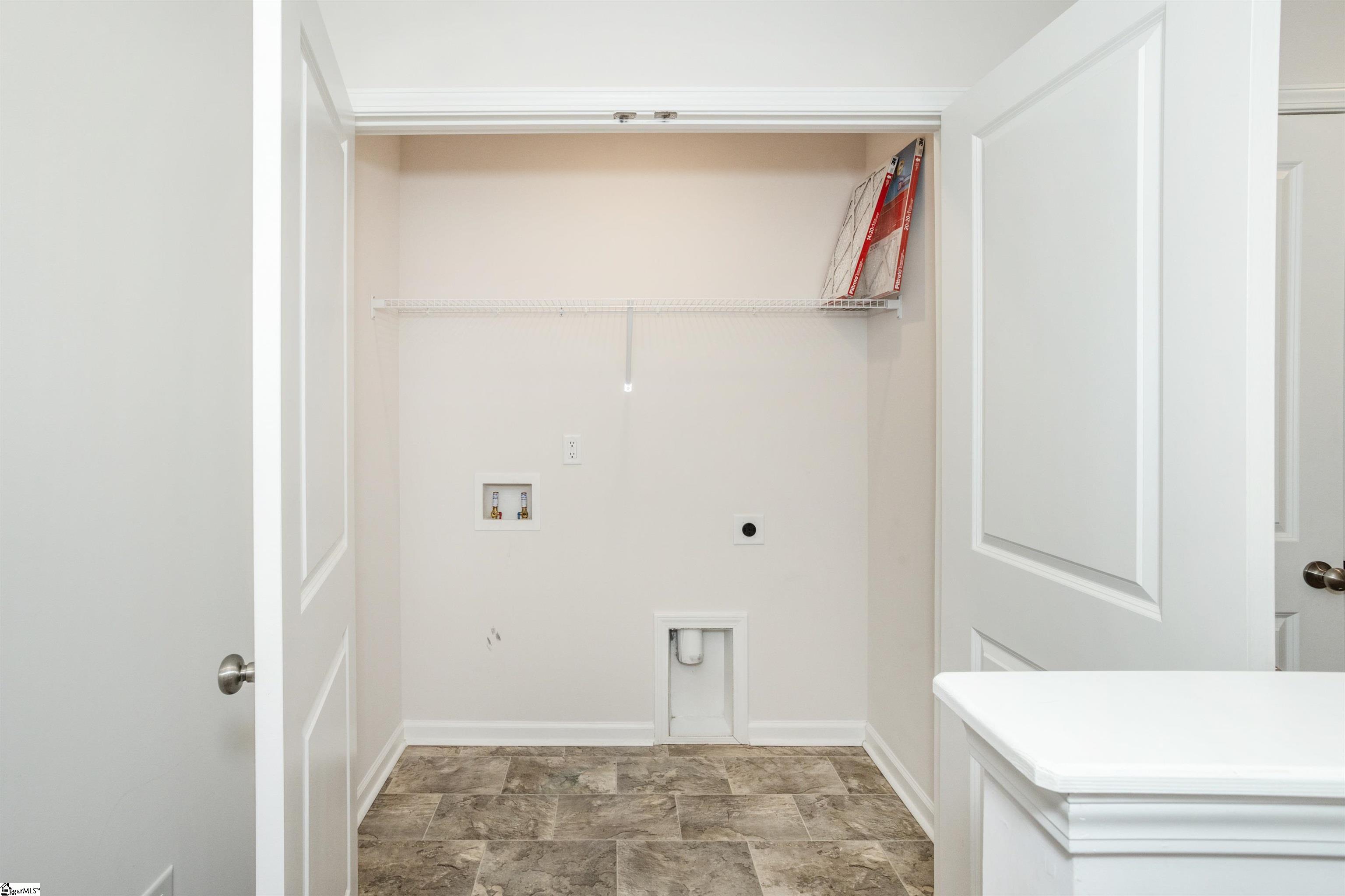 Simpsonville, South Carolina 29680, United States, 3 Bedrooms Bedrooms, ,3 BathroomsBathrooms,Residential,Contingent,102926