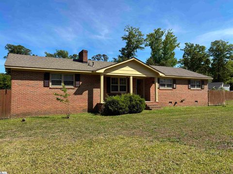 Photo of 308 N Adair Street, Clinton, SC 29325 (MLS # 1590725)