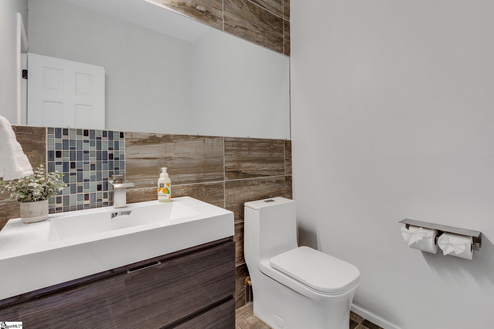 Greenville, South Carolina 29615, United States, 4 Bedrooms Bedrooms, ,4 BathroomsBathrooms,Residential,Contingent,121659