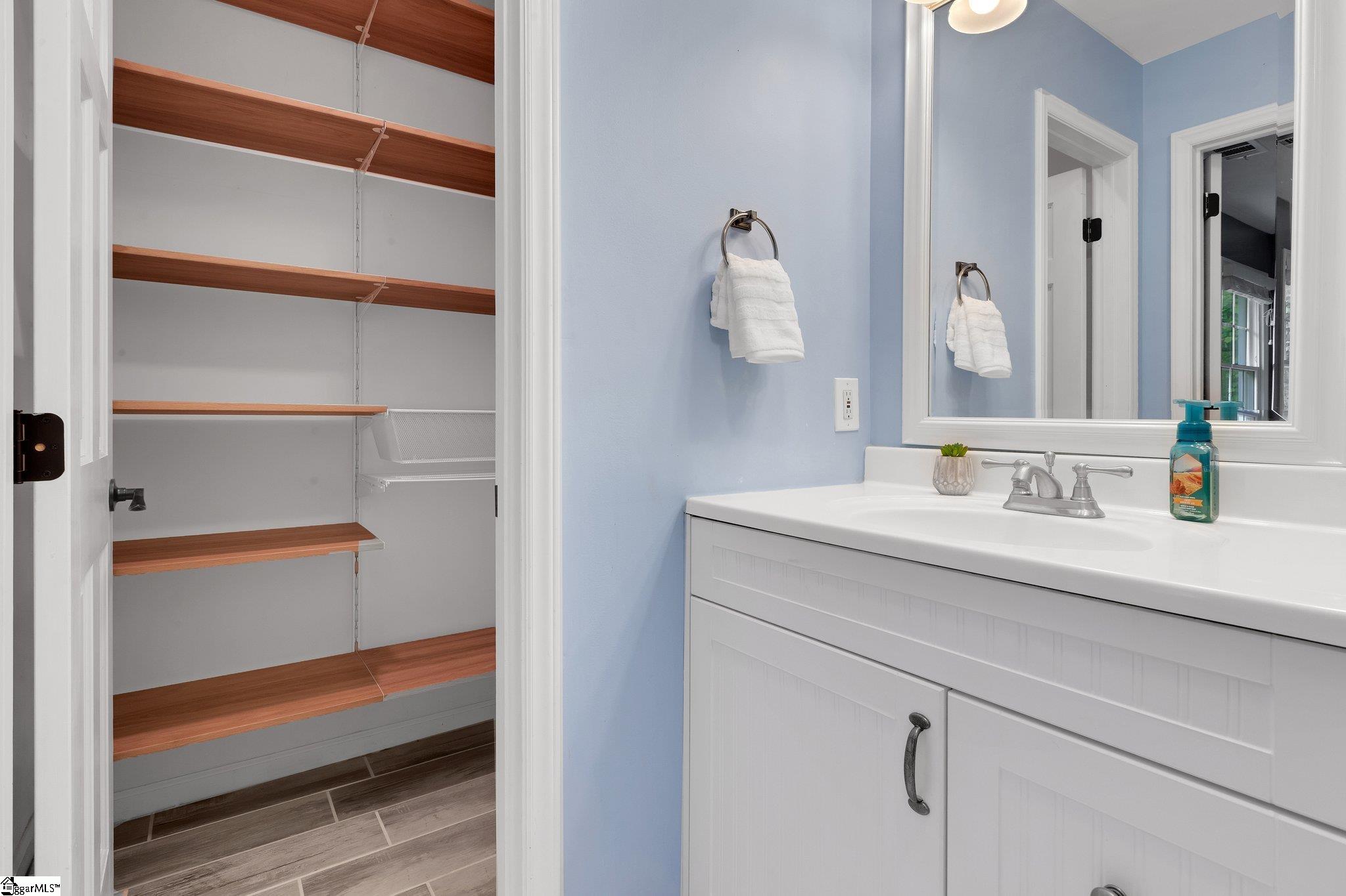 Greenville, South Carolina 29615, United States, 4 Bedrooms Bedrooms, ,4 BathroomsBathrooms,Residential,Contingent,121659