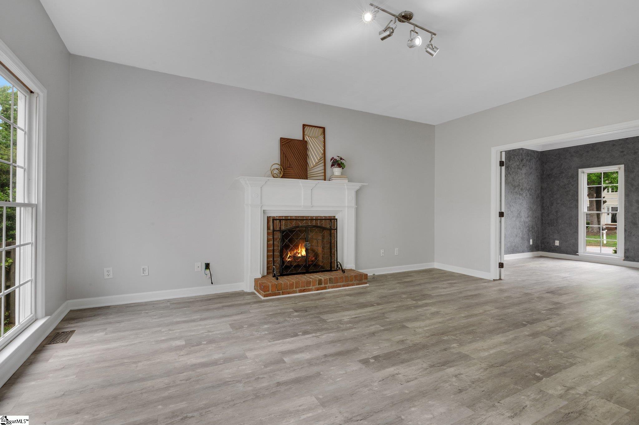 Greenville, South Carolina 29615, United States, 4 Bedrooms Bedrooms, ,4 BathroomsBathrooms,Residential,Contingent,121659