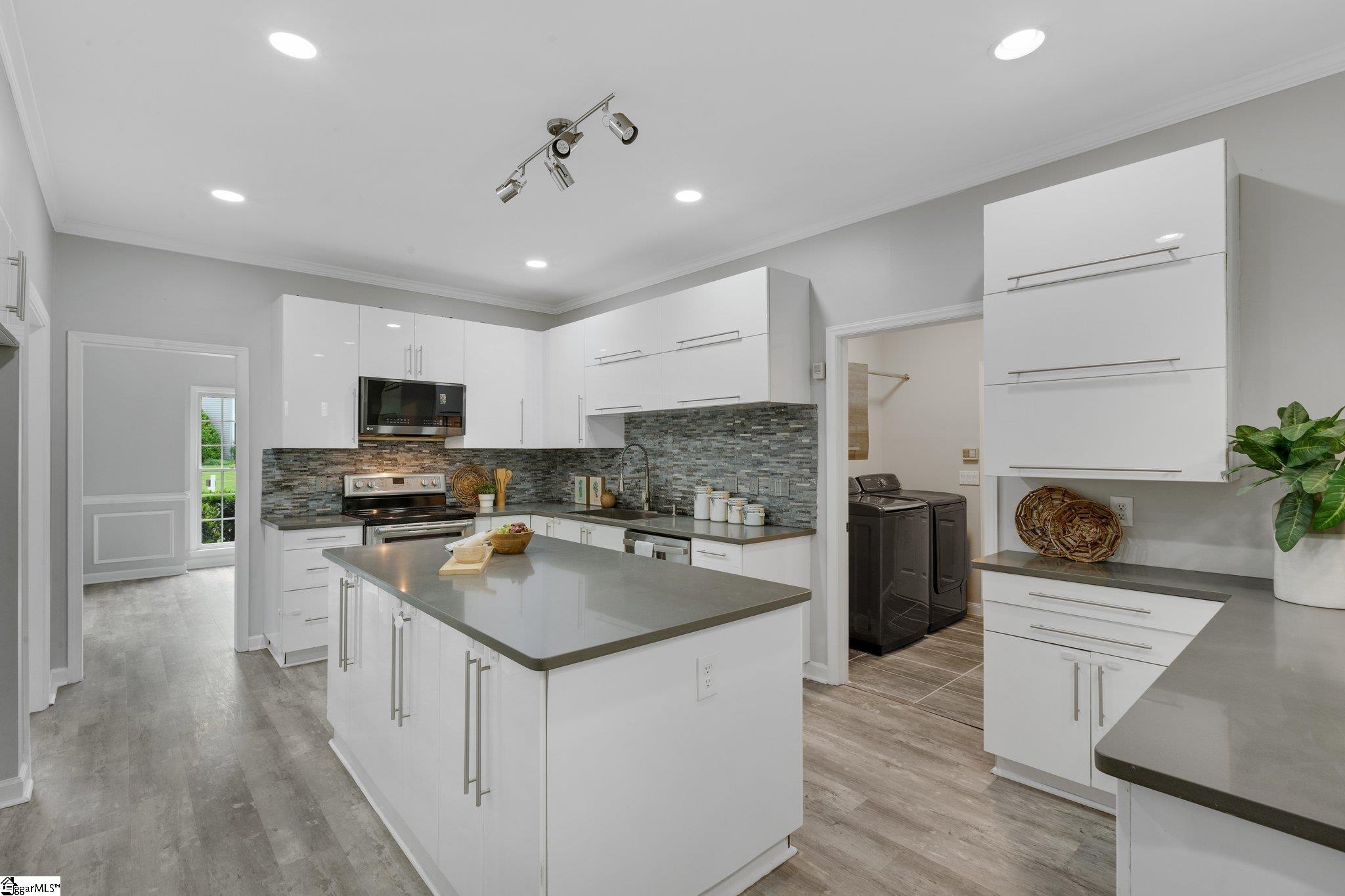 Greenville, South Carolina 29615, United States, 4 Bedrooms Bedrooms, ,4 BathroomsBathrooms,Residential,Contingent,121659