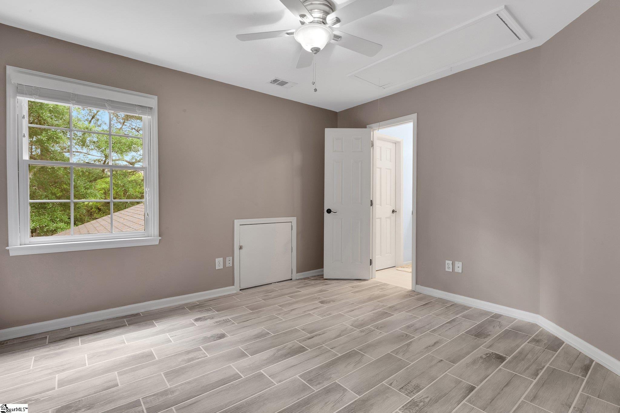 Greenville, South Carolina 29615, United States, 4 Bedrooms Bedrooms, ,4 BathroomsBathrooms,Residential,Contingent,121659