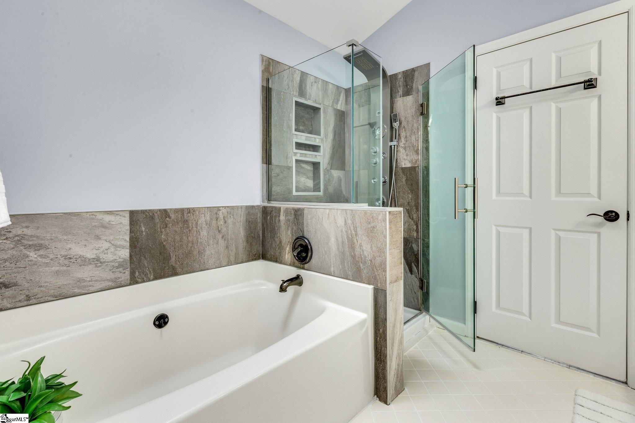 Greenville, South Carolina 29615, United States, 4 Bedrooms Bedrooms, ,4 BathroomsBathrooms,Residential,Contingent,121659