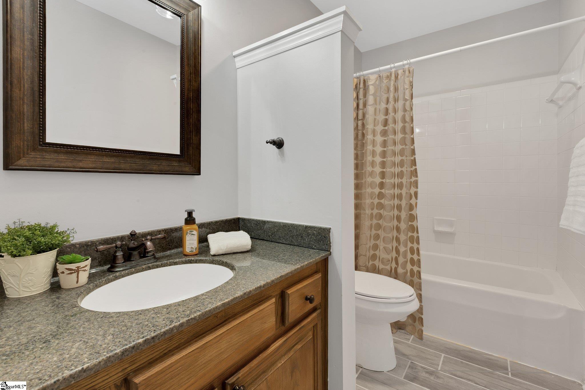 Greenville, South Carolina 29615, United States, 4 Bedrooms Bedrooms, ,4 BathroomsBathrooms,Residential,Contingent,121659