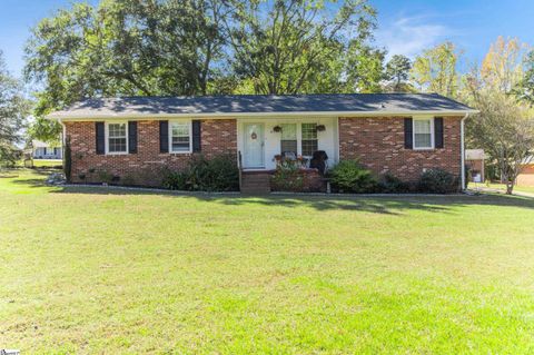 Photo of 8 Pinecrest Drive, Williamston, SC 29697 (MLS # 1573370)