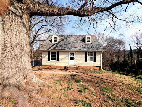 Photo of 307 Jamestown Road, Easley, SC 29640 (MLS # 1583826)