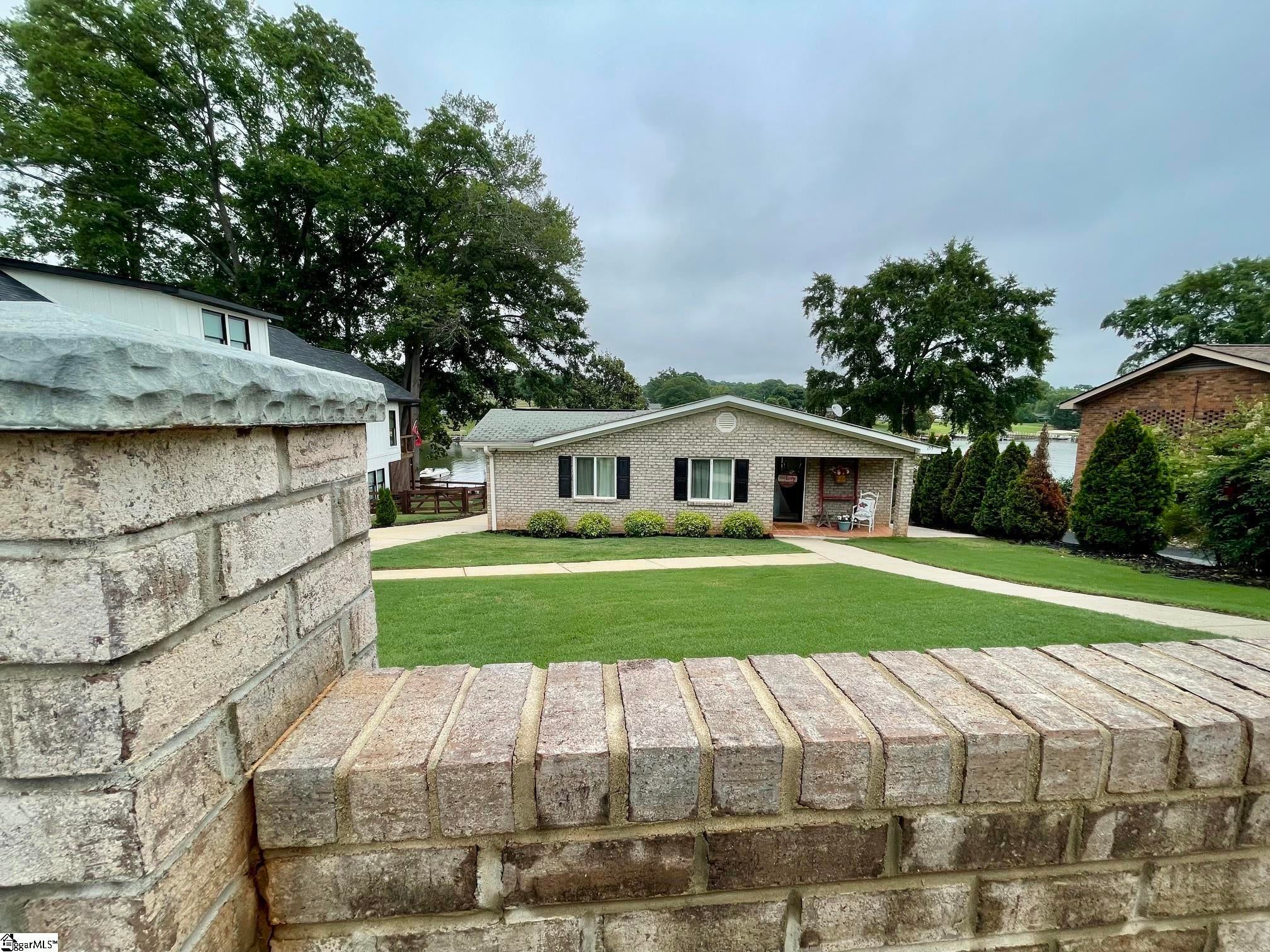 155 Lakeview Drive