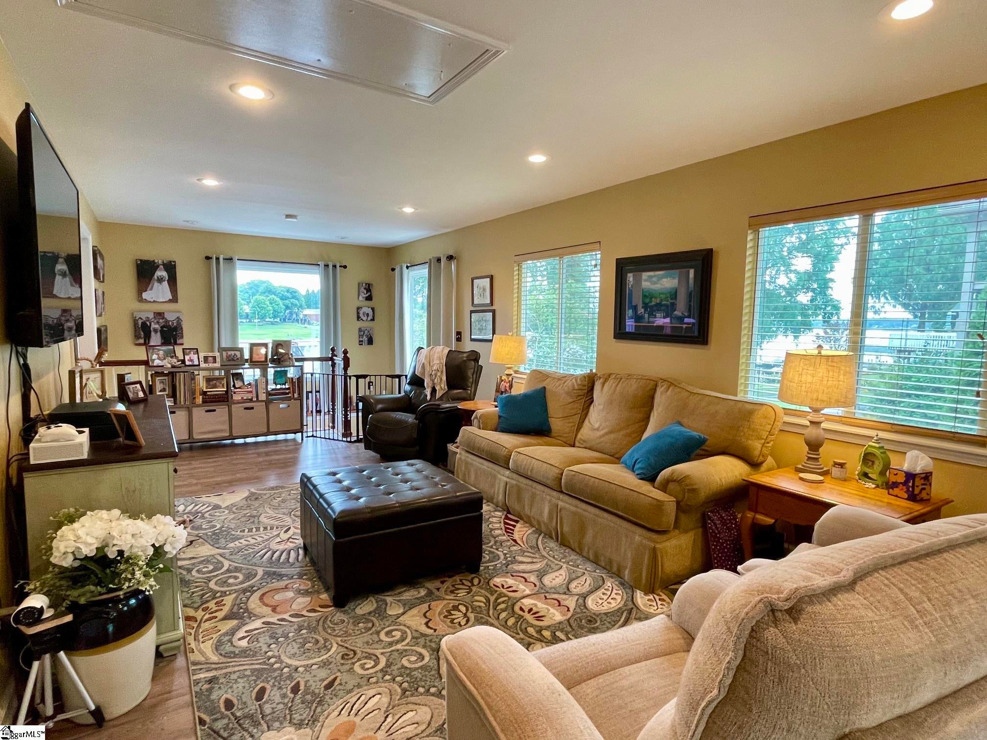 155 Lakeview Drive