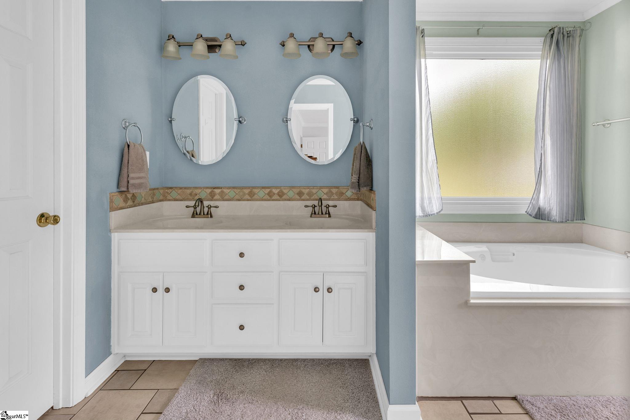 Piedmont, South Carolina 29673, United States, 4 Bedrooms Bedrooms, ,3 BathroomsBathrooms,Residential,Contingent,130464