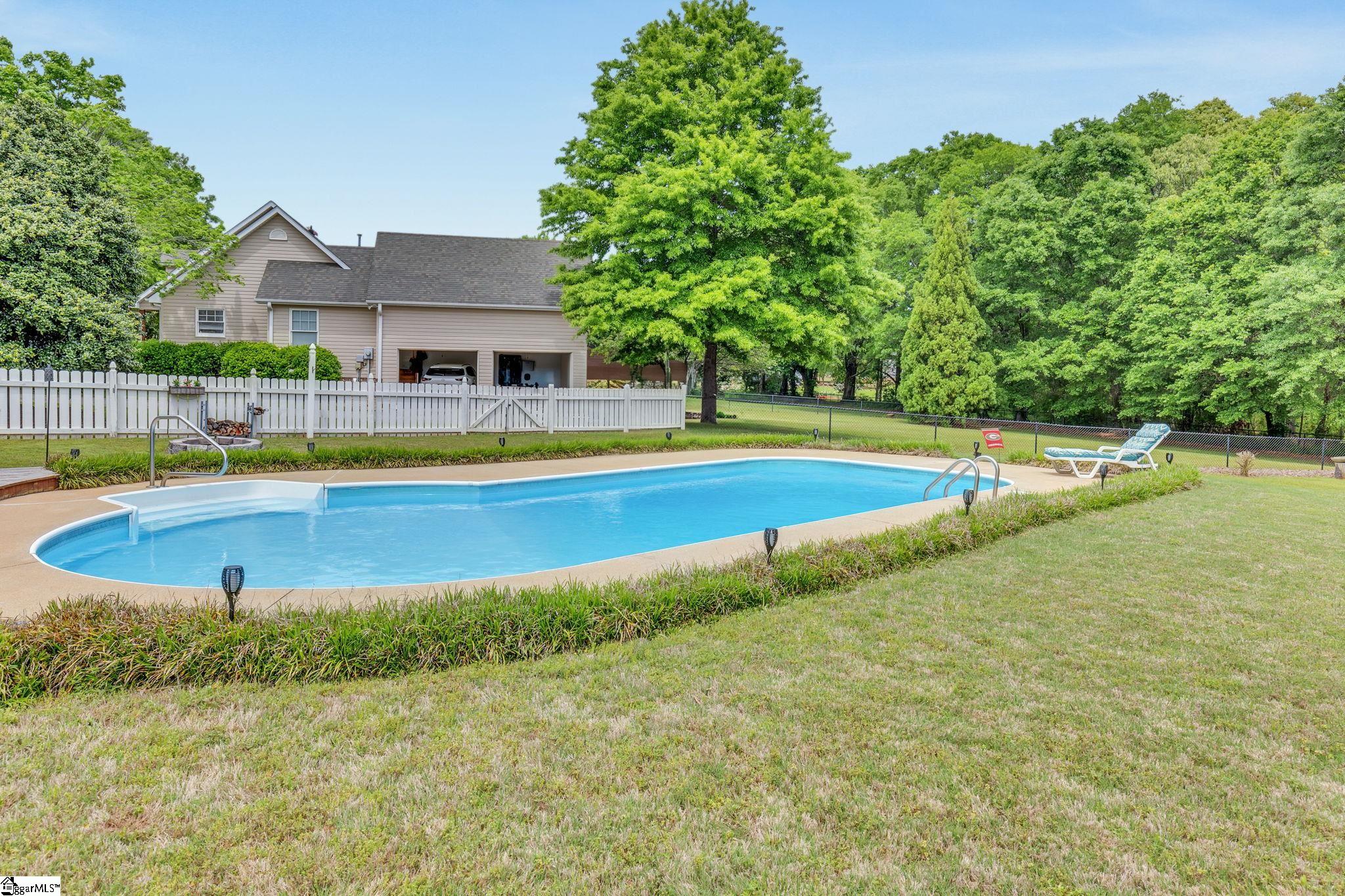 Piedmont, South Carolina 29673, United States, 4 Bedrooms Bedrooms, ,3 BathroomsBathrooms,Residential,Contingent,130464