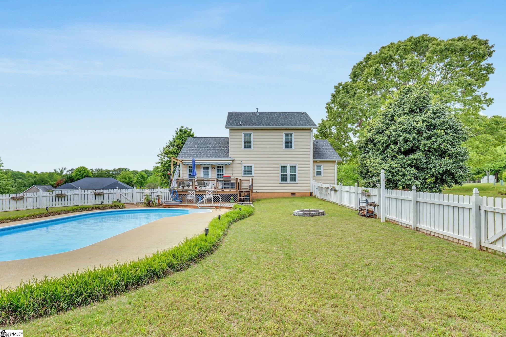 Piedmont, South Carolina 29673, United States, 4 Bedrooms Bedrooms, ,3 BathroomsBathrooms,Residential,Contingent,130464