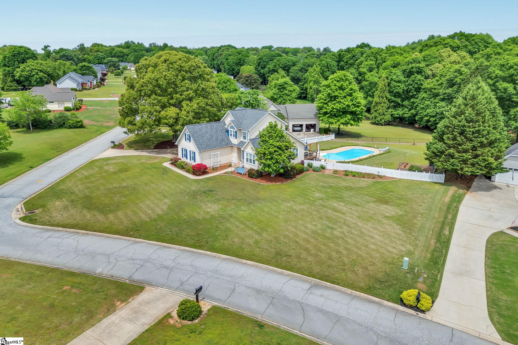 Piedmont, South Carolina 29673, United States, 4 Bedrooms Bedrooms, ,3 BathroomsBathrooms,Residential,Contingent,130464