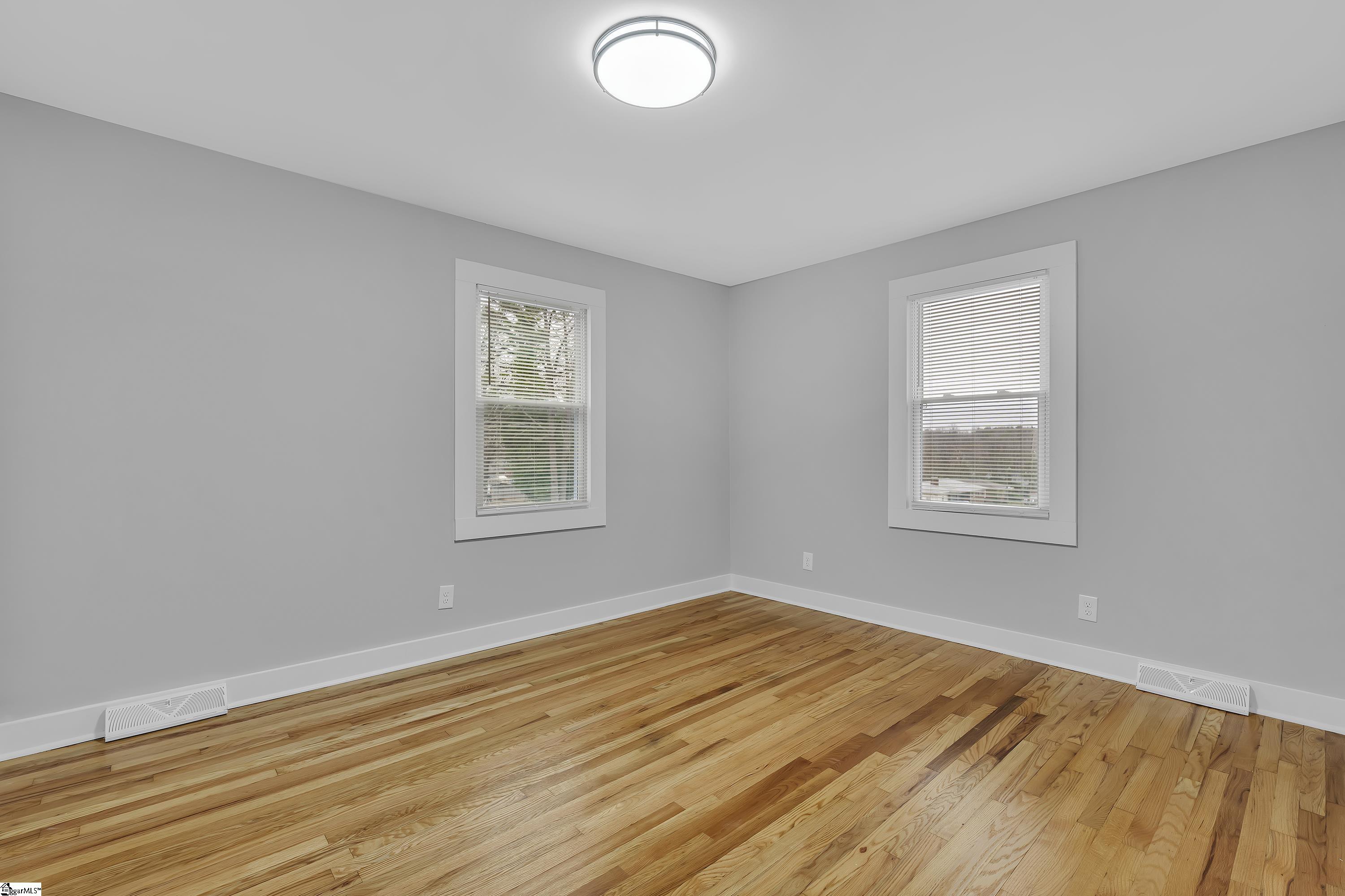 Greenville, South Carolina 29605, United States, 4 Bedrooms Bedrooms, ,2 BathroomsBathrooms,Residential,Contingent,86747