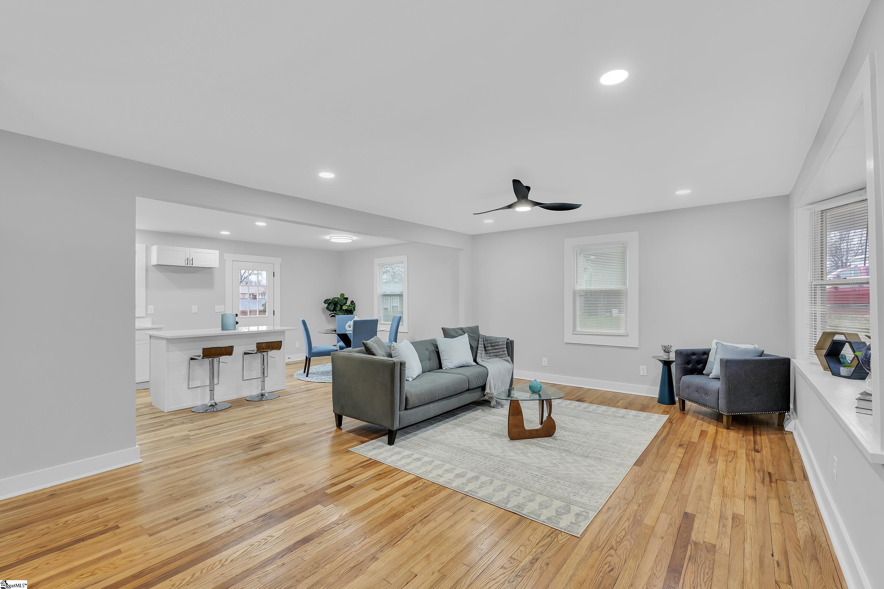 Greenville, South Carolina 29605, United States, 4 Bedrooms Bedrooms, ,2 BathroomsBathrooms,Residential,Contingent,86747