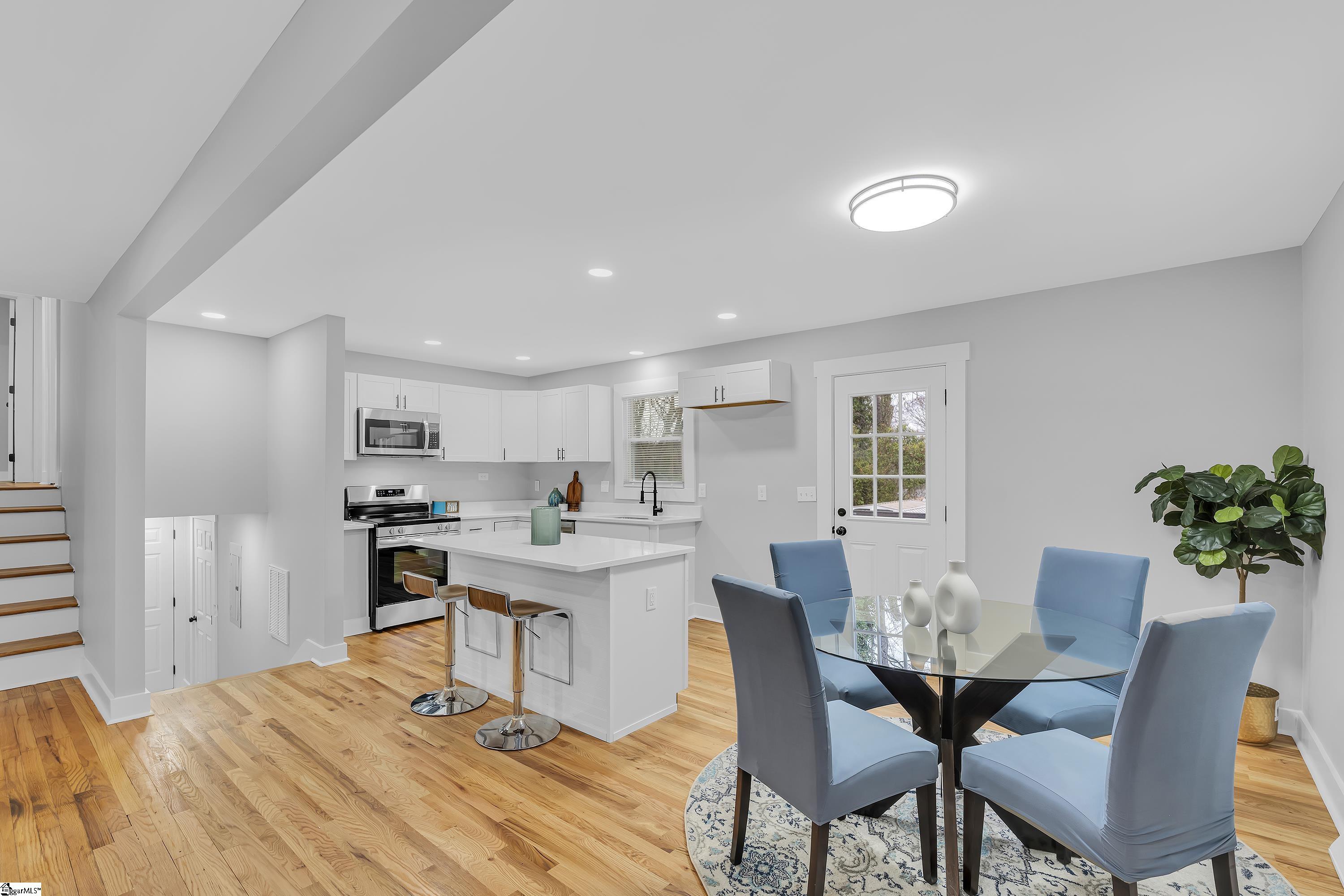 Greenville, South Carolina 29605, United States, 4 Bedrooms Bedrooms, ,2 BathroomsBathrooms,Residential,Contingent,86747