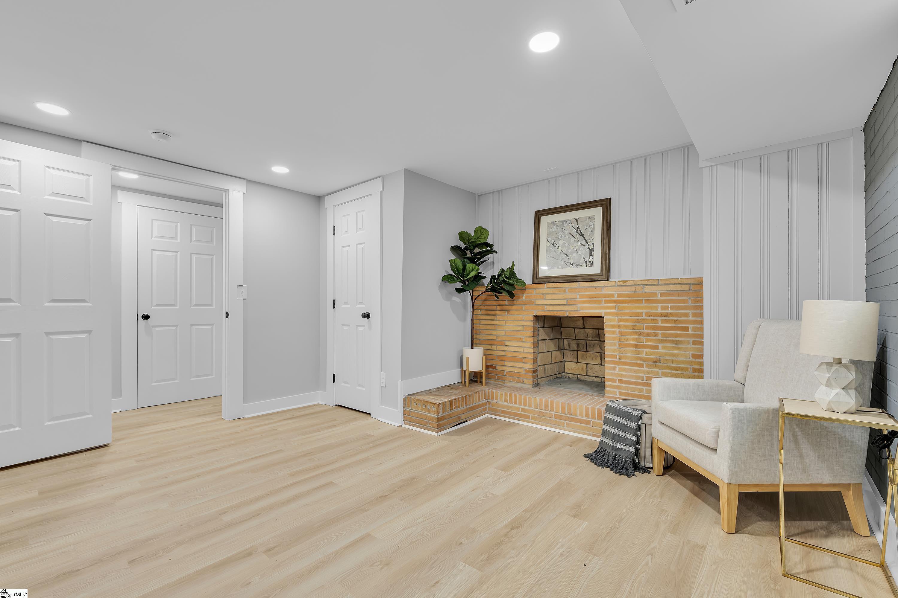 Greenville, South Carolina 29605, United States, 4 Bedrooms Bedrooms, ,2 BathroomsBathrooms,Residential,Contingent,86747