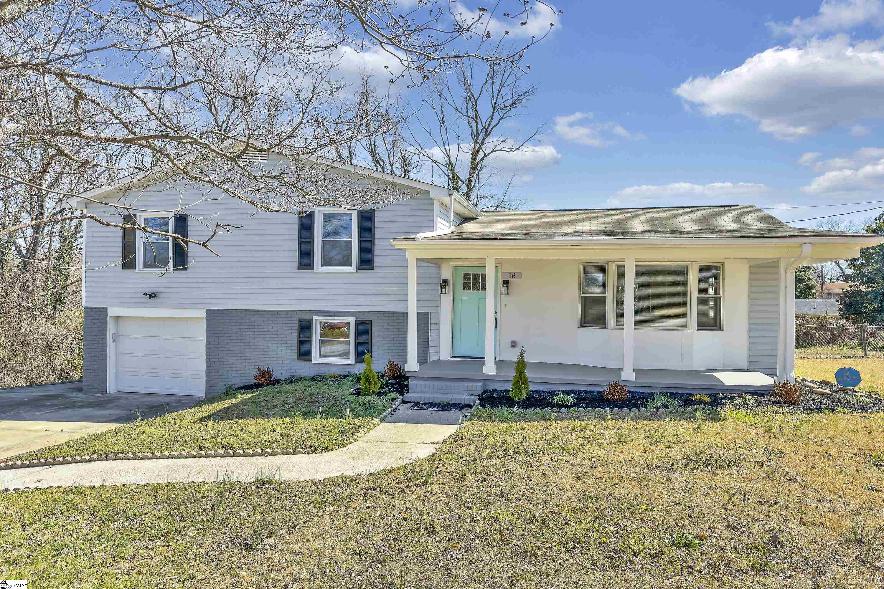 Greenville, South Carolina 29605, United States, 4 Bedrooms Bedrooms, ,2 BathroomsBathrooms,Residential,Contingent,86747