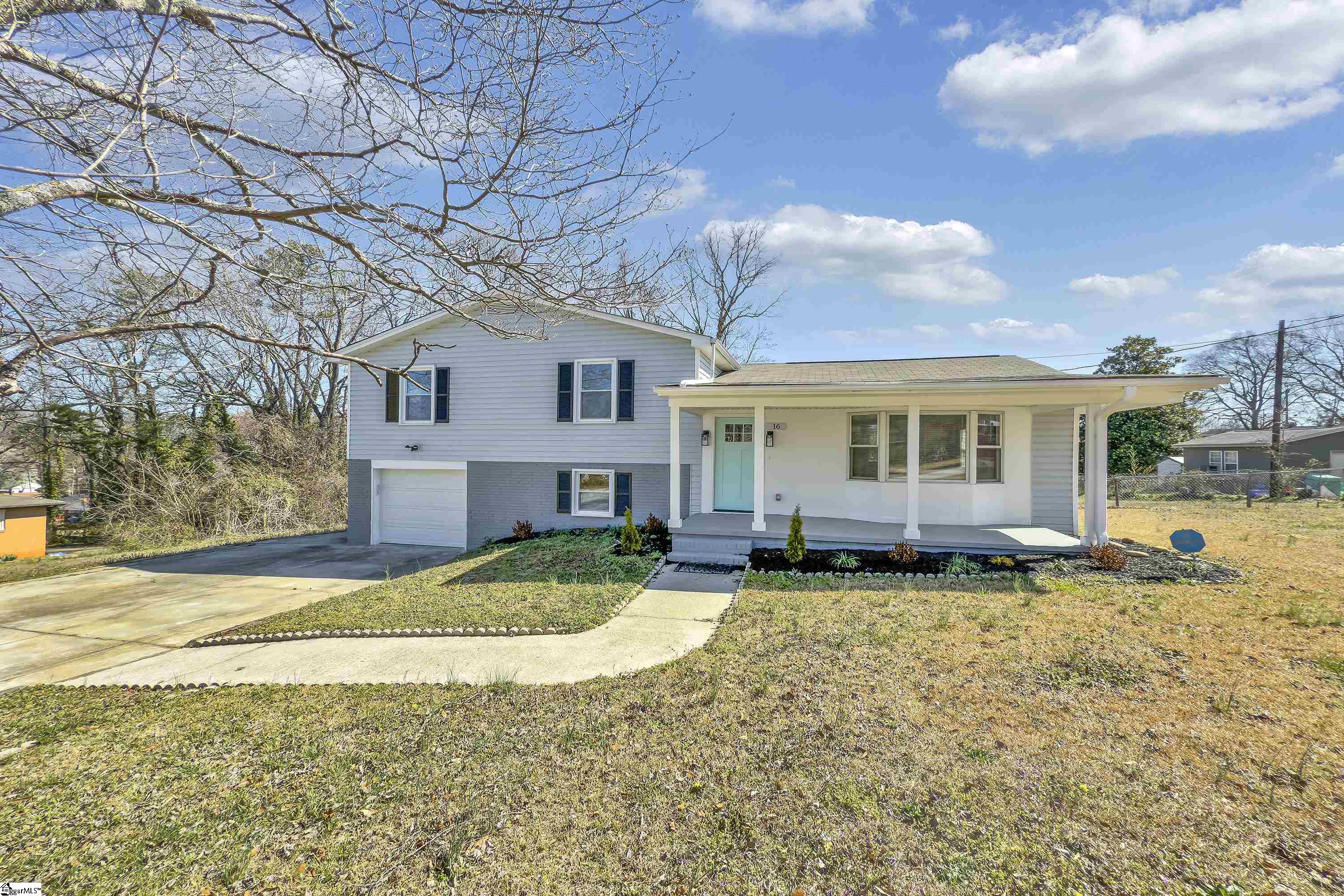 Greenville, South Carolina 29605, United States, 4 Bedrooms Bedrooms, ,2 BathroomsBathrooms,Residential,Contingent,86747