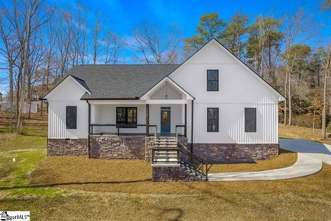 Photo of 107 Bentwood Lane, Pickens, SC 29671 (MLS # 1573588)