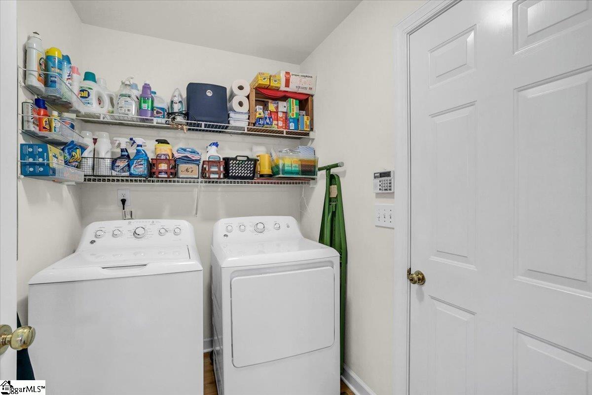 Greenville, South Carolina 29609, United States, 4 Bedrooms Bedrooms, ,4 BathroomsBathrooms,Residential,Pending,180720