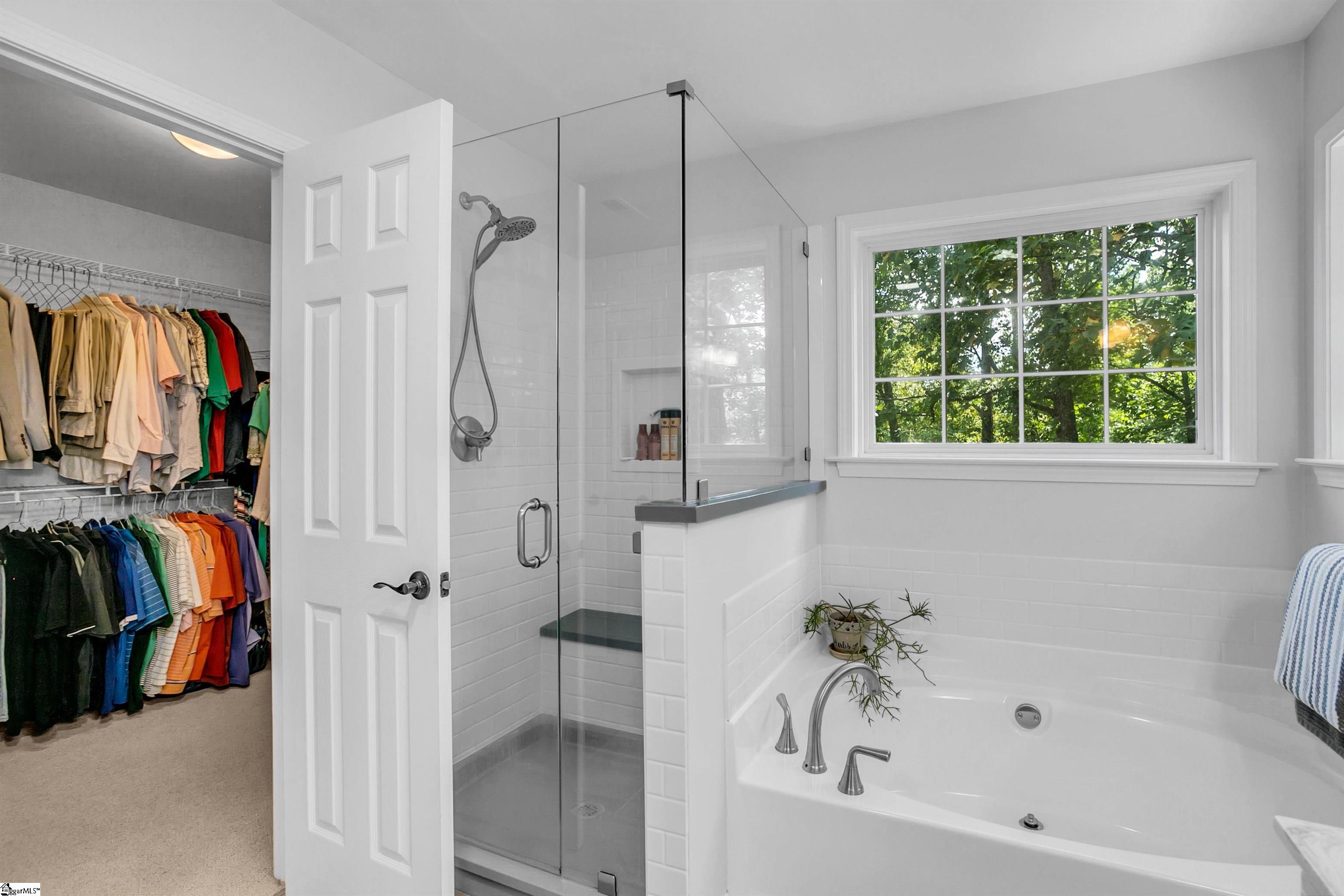 Greenville, South Carolina 29609, United States, 4 Bedrooms Bedrooms, ,4 BathroomsBathrooms,Residential,Pending,180720