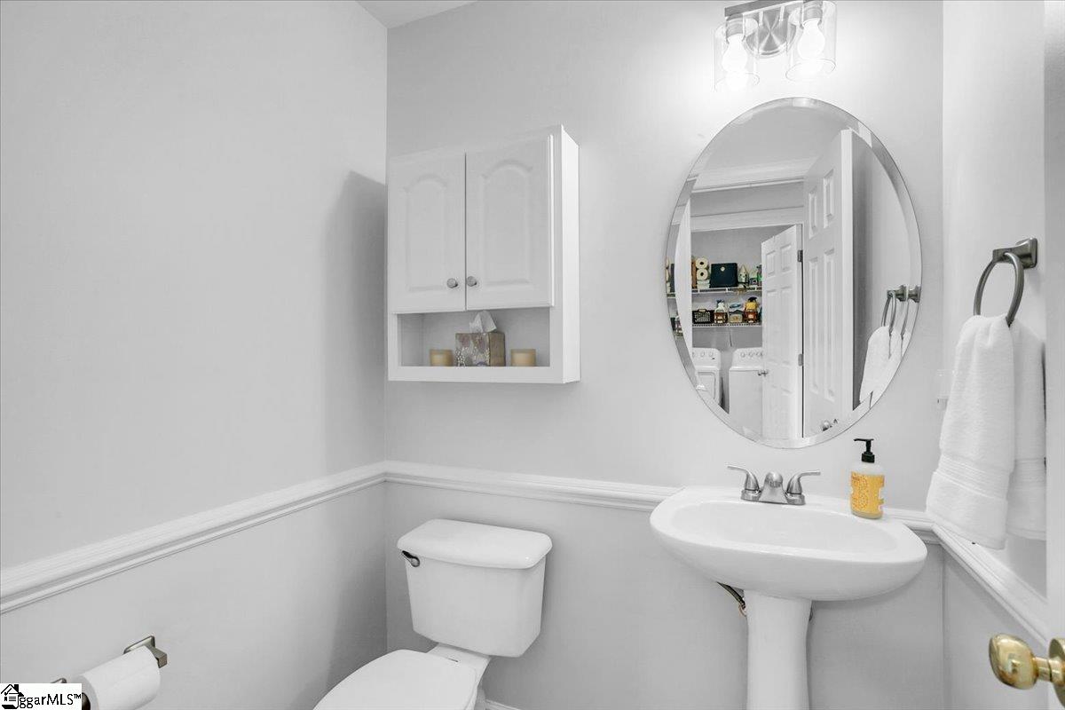 Greenville, South Carolina 29609, United States, 4 Bedrooms Bedrooms, ,4 BathroomsBathrooms,Residential,Pending,180720