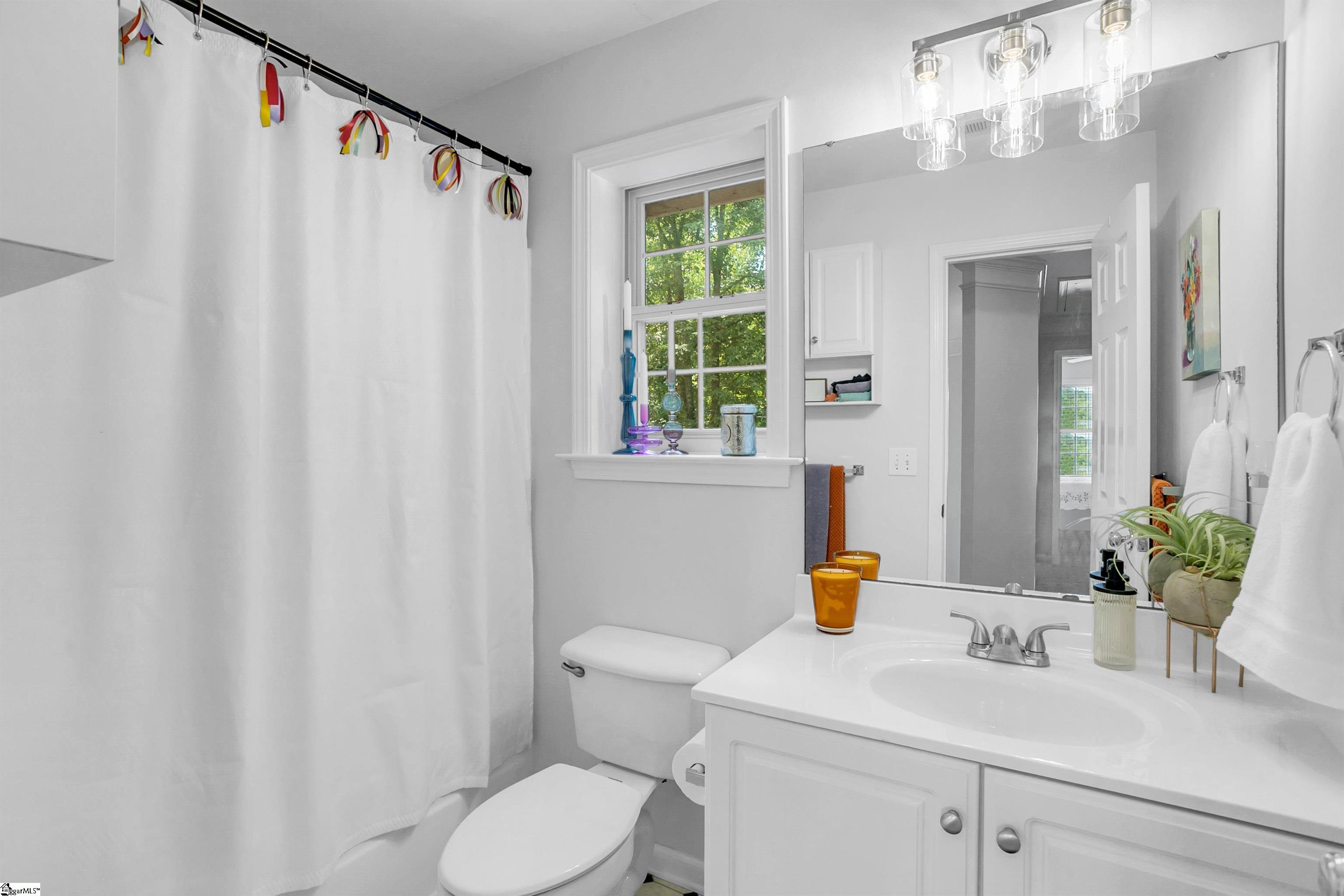 Greenville, South Carolina 29609, United States, 4 Bedrooms Bedrooms, ,4 BathroomsBathrooms,Residential,Pending,180720