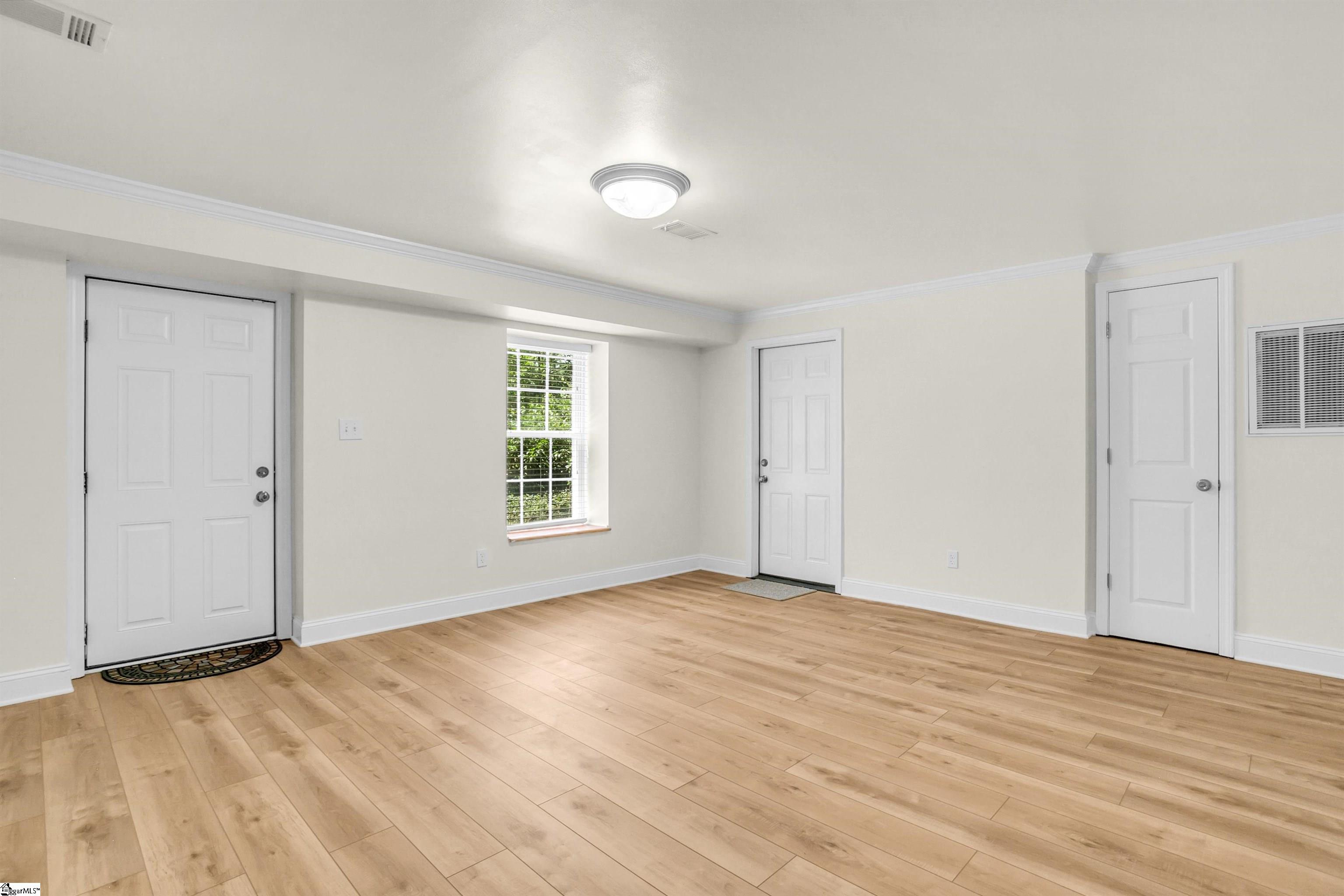 Greenville, South Carolina 29609, United States, 4 Bedrooms Bedrooms, ,4 BathroomsBathrooms,Residential,Pending,180720