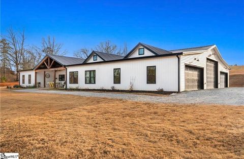 Photo of 411 Sweetwater Club Drive, Seneca, SC 29672 (MLS # 1583505)