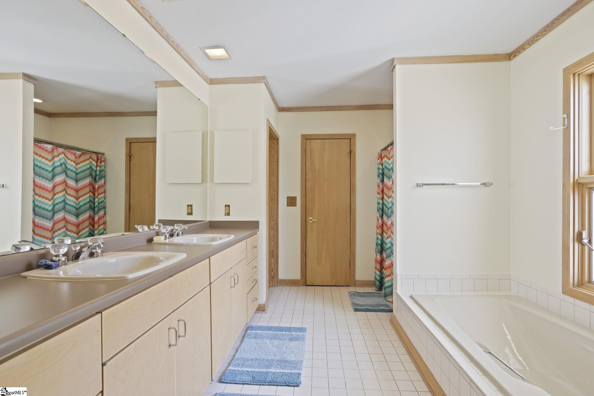 Greenville, South Carolina 29609, United States, 6 Bedrooms Bedrooms, ,7 BathroomsBathrooms,Residential,Active,105375