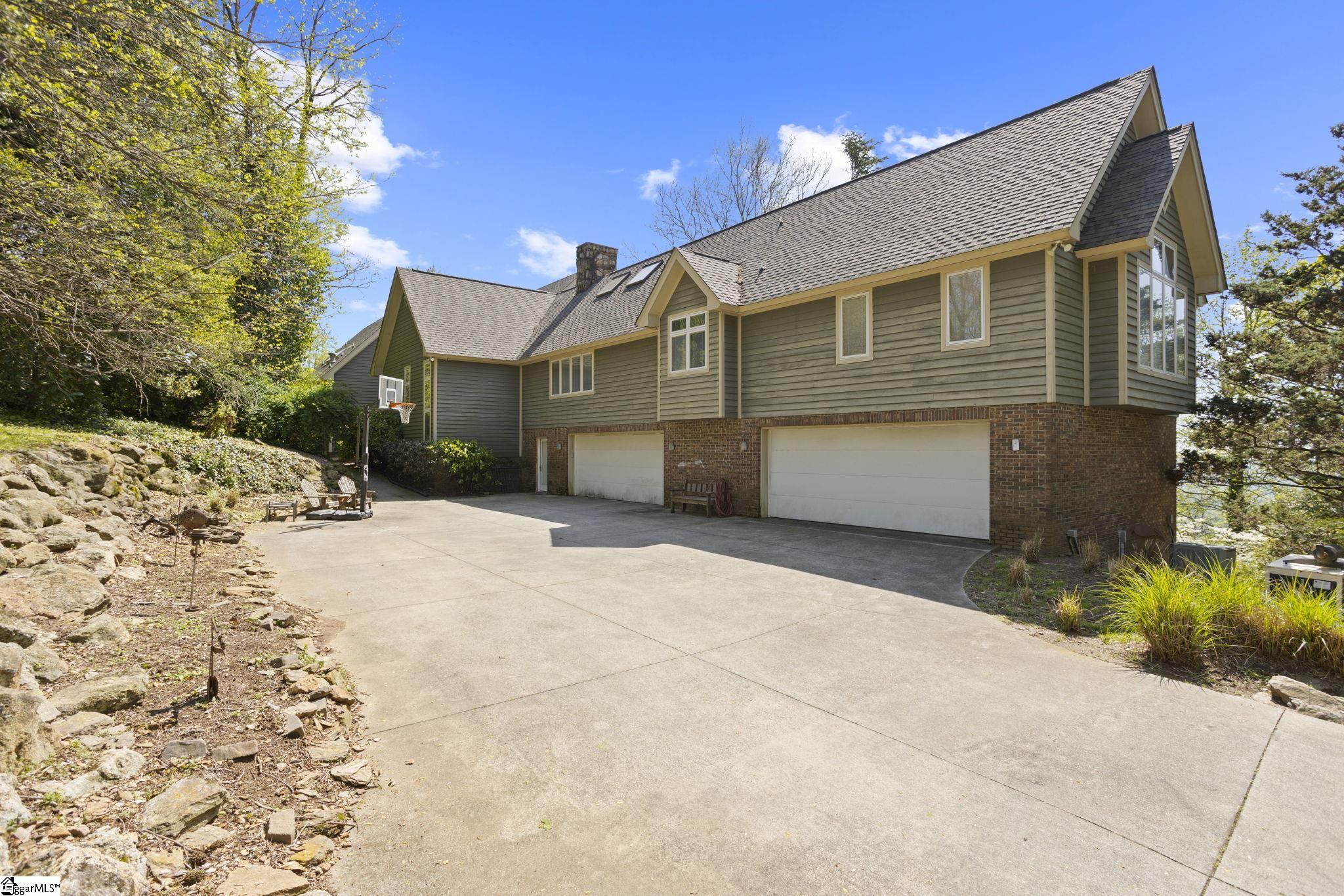 Greenville, South Carolina 29609, United States, 6 Bedrooms Bedrooms, ,7 BathroomsBathrooms,Residential,Active,105375