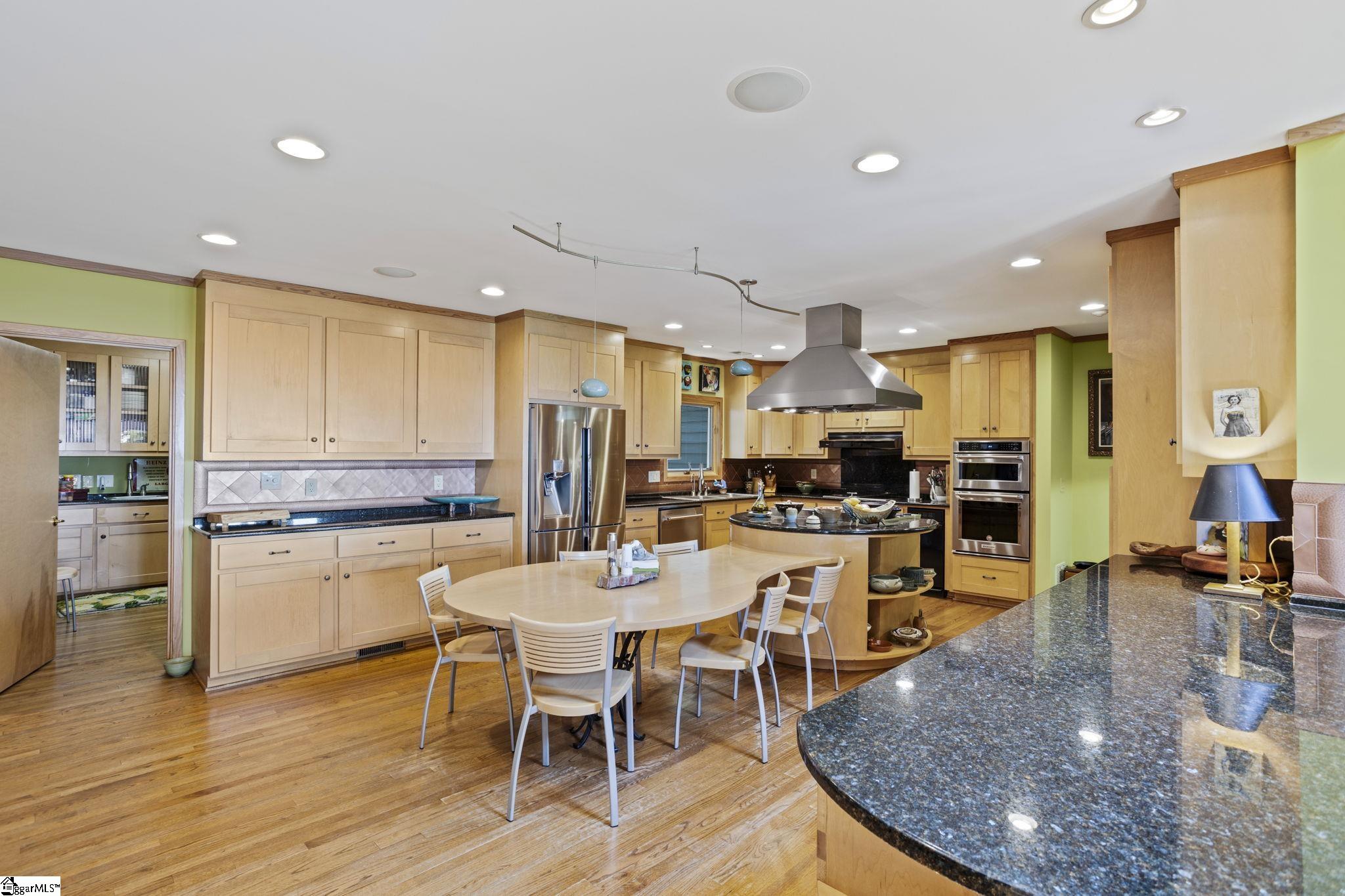 Greenville, South Carolina 29609, United States, 6 Bedrooms Bedrooms, ,7 BathroomsBathrooms,Residential,Active,105375