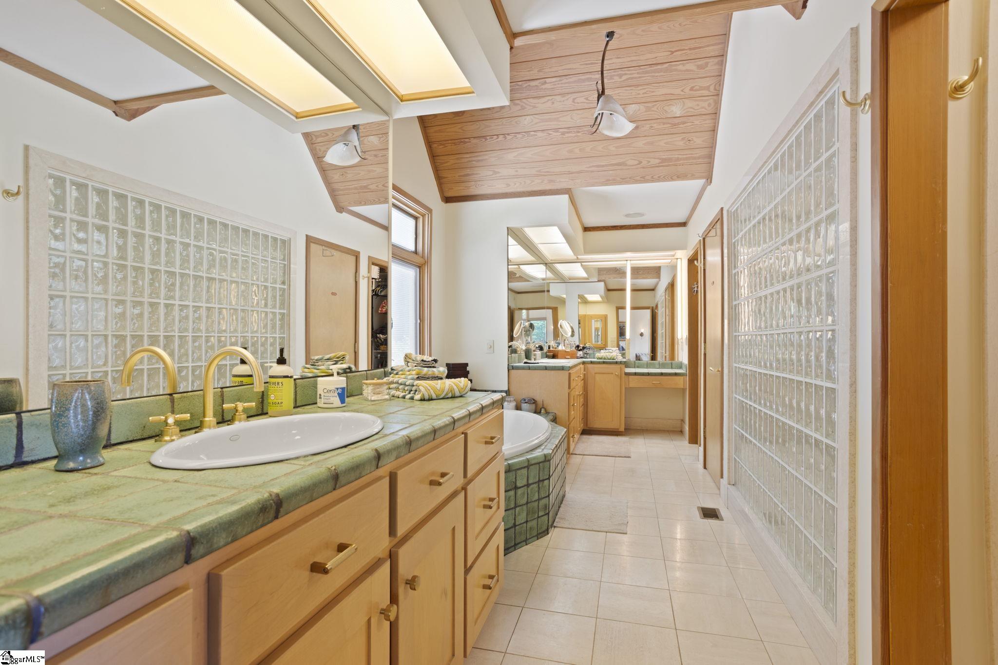 Greenville, South Carolina 29609, United States, 6 Bedrooms Bedrooms, ,7 BathroomsBathrooms,Residential,Active,105375