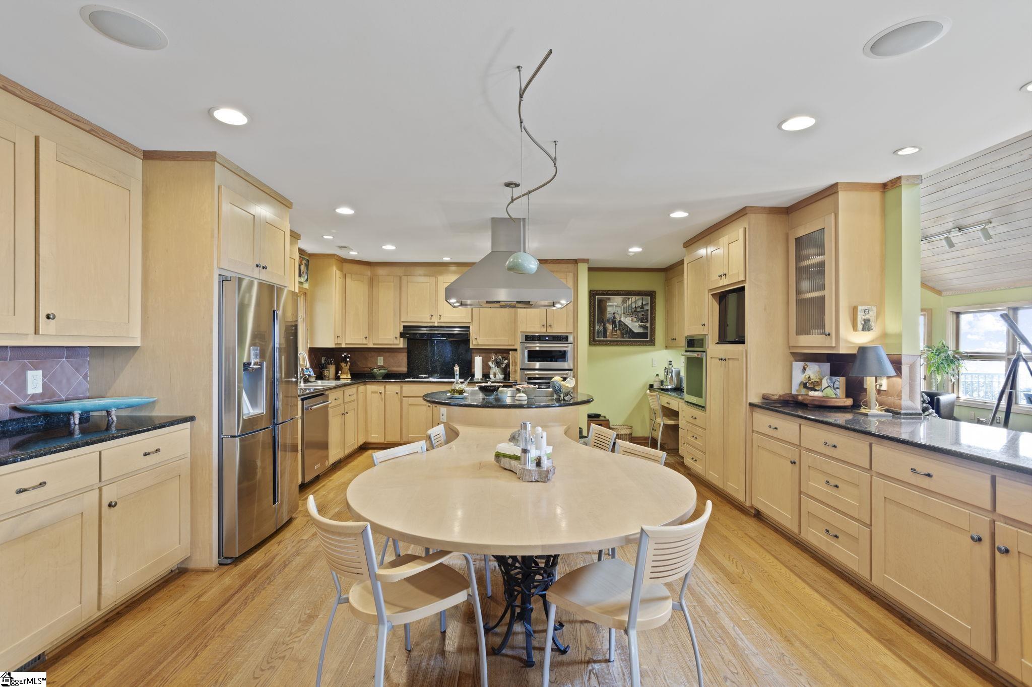 Greenville, South Carolina 29609, United States, 6 Bedrooms Bedrooms, ,7 BathroomsBathrooms,Residential,Active,105375