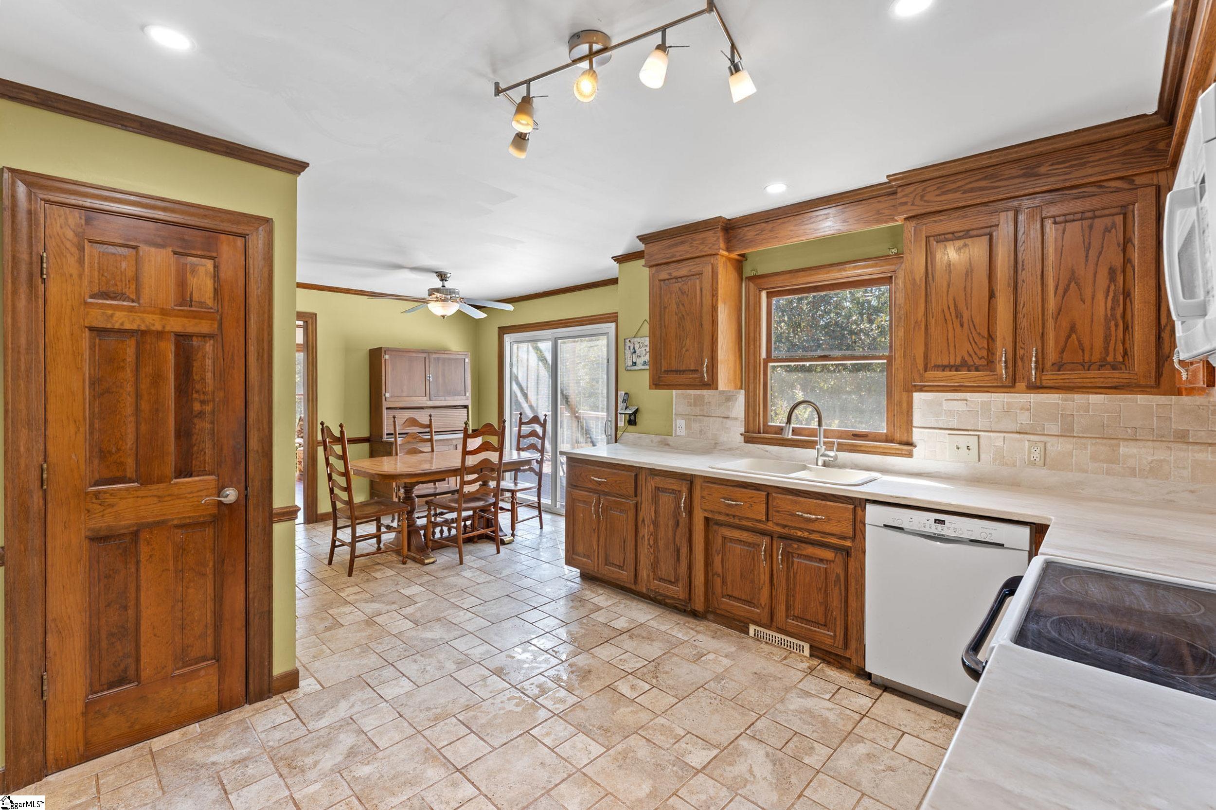 Simpsonville, South Carolina 29681, United States, 3 Bedrooms Bedrooms, ,3 BathroomsBathrooms,Residential,Active,233083