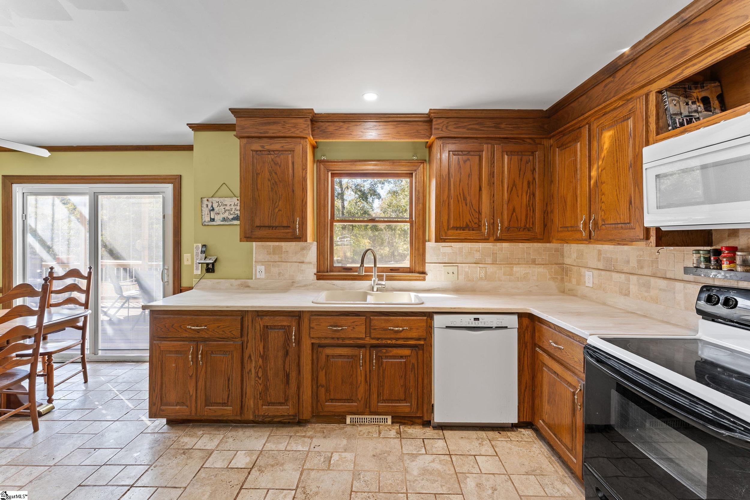 Simpsonville, South Carolina 29681, United States, 3 Bedrooms Bedrooms, ,3 BathroomsBathrooms,Residential,Active,233083