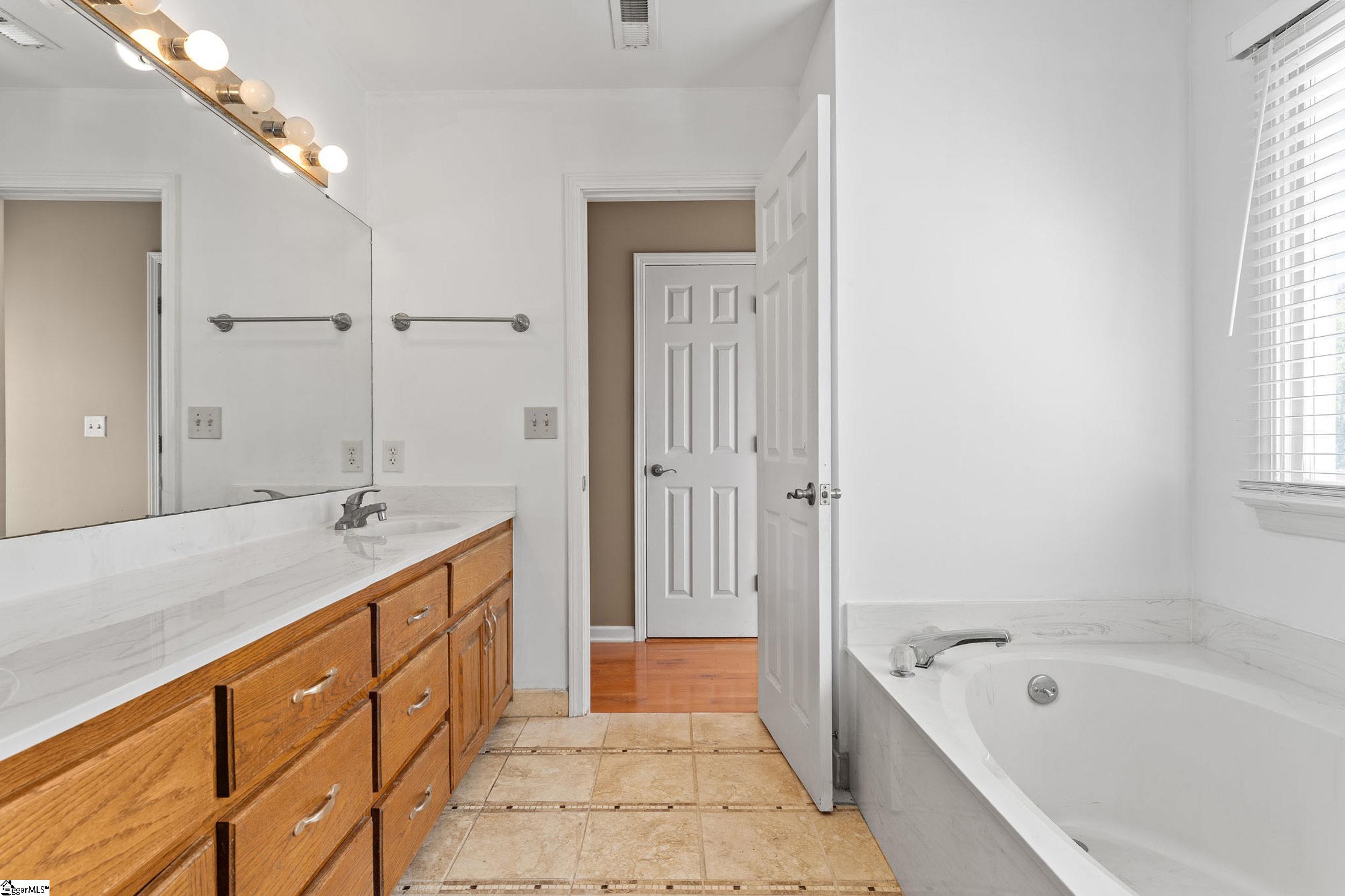 Simpsonville, South Carolina 29681, United States, 3 Bedrooms Bedrooms, ,3 BathroomsBathrooms,Residential,Active,233083