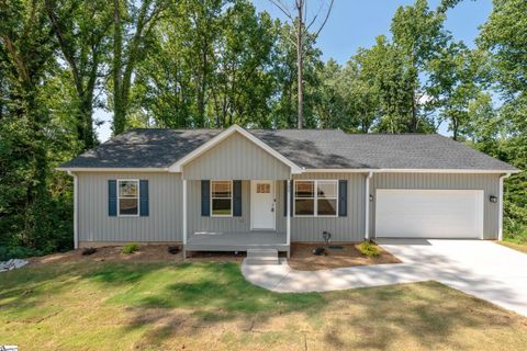Photo of 200 Hillbrook Road, Taylors, SC 29687 (MLS # 1592317)