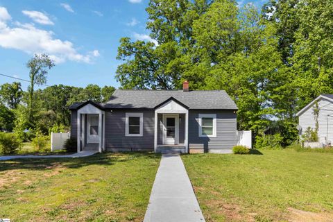 Photo of 809 E Ferguson Street, Clinton, SC 29325 (MLS # 1588778)