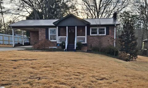 Photo of 219 Motor Boat Club Road, Greenville, SC 29611 (MLS # 1578157)