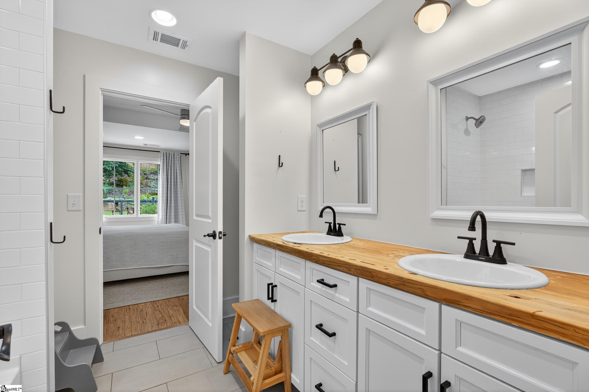 Greenville, South Carolina 29609, United States, 4 Bedrooms Bedrooms, ,4 BathroomsBathrooms,Residential,Active,189560