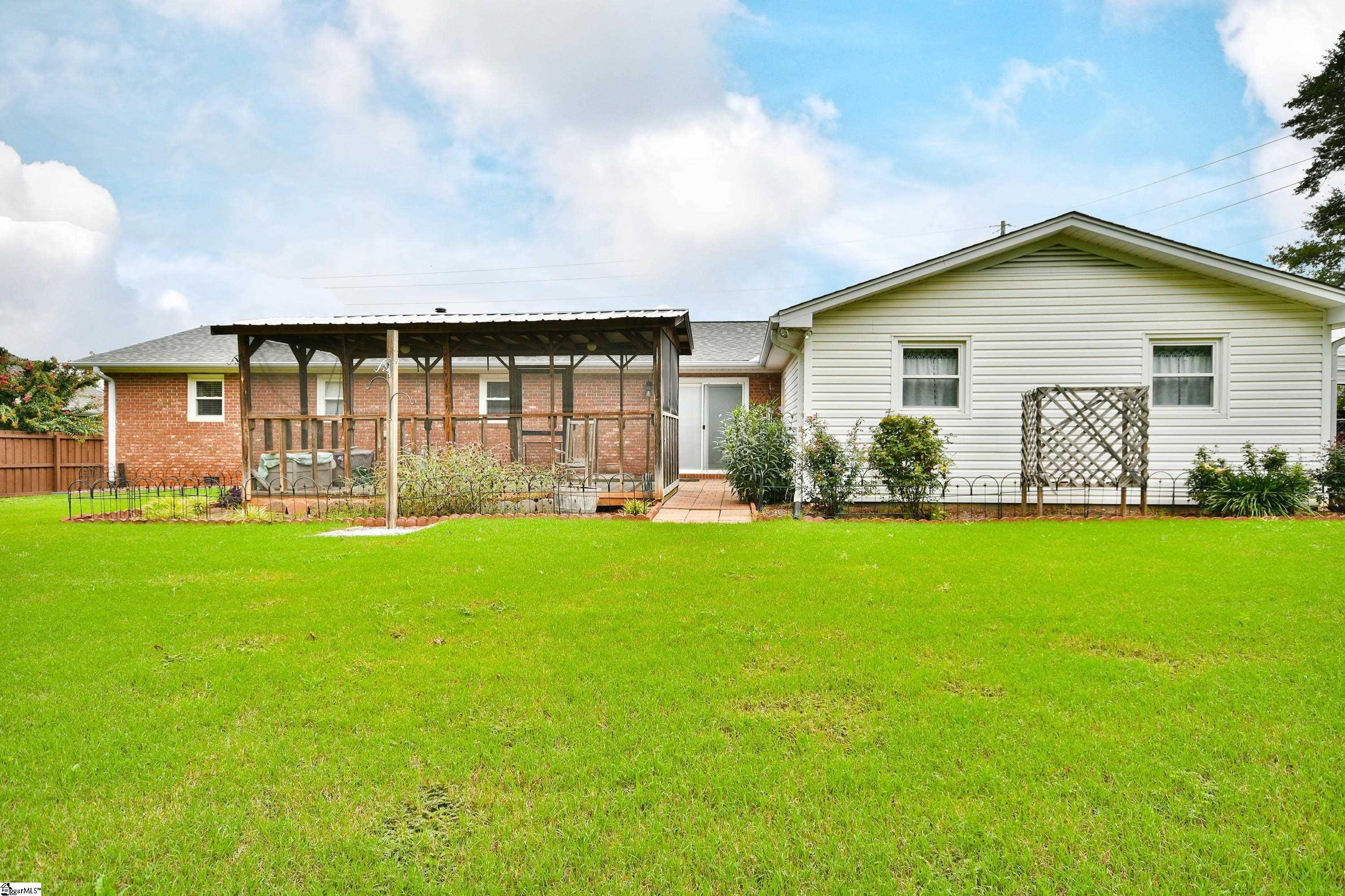 Easley, South Carolina 29642, United States, 3 Bedrooms Bedrooms, ,2 BathroomsBathrooms,Residential,Contingent,188745